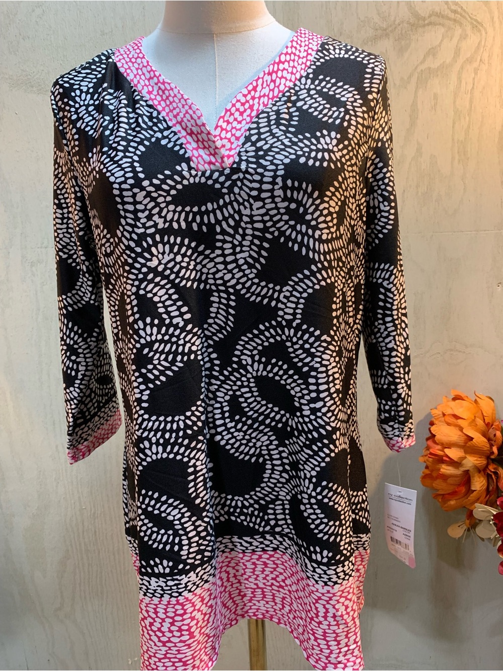 NY Collection Black & Pink Printed V-Neck Tunic